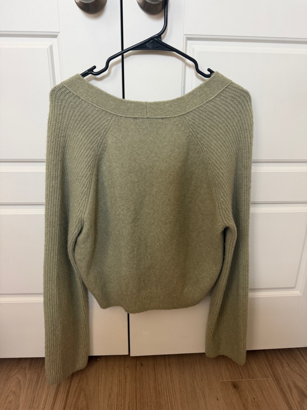 Tahari Olive Green V-Neck Button Front Women's Sweater Cardigan - Picture 3 of 3
